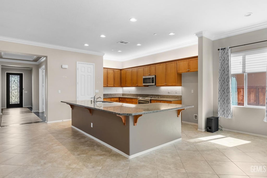 Photo of 10007 Stockholm Place, Bakersfield, CA 93306 (MLS # 202610417)