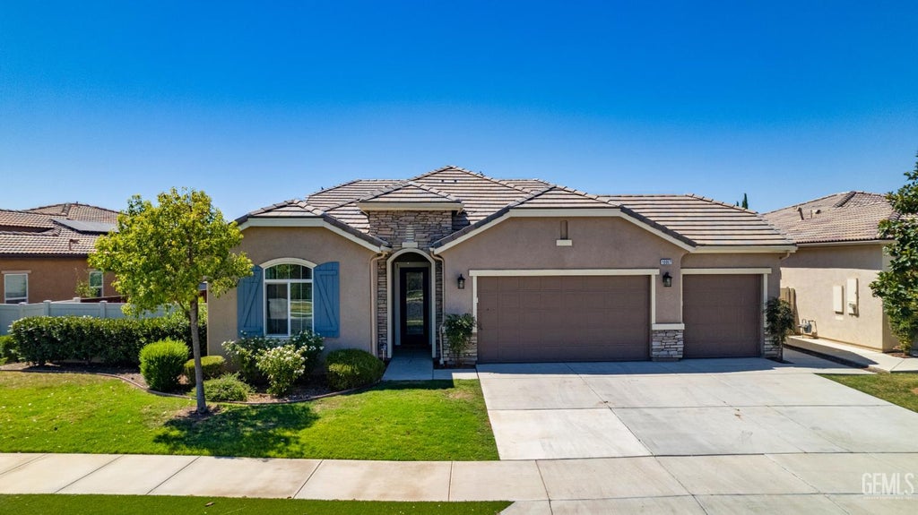 Photo of 10007 Stockholm Place, Bakersfield, CA 93306 (MLS # 202610417)