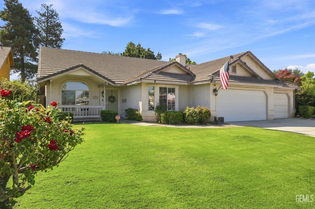 Photo of 10009 Cheyenne Drive, Bakersfield, CA 93312 (MLS # 202609759)