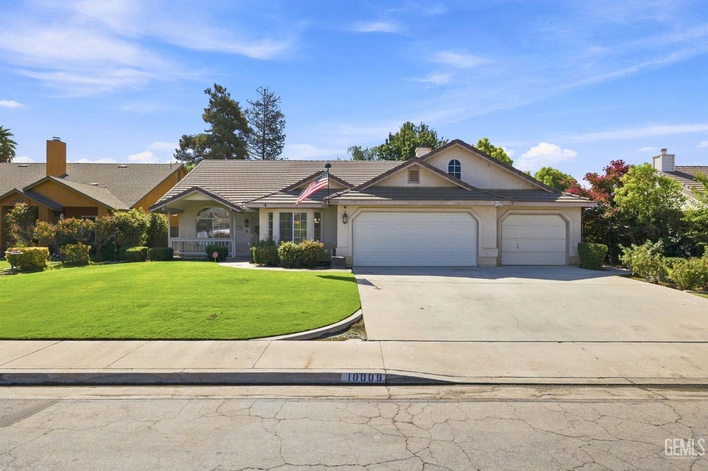 Photo of 10009 Cheyenne Drive, Bakersfield, CA 93312 (MLS # 202609759)