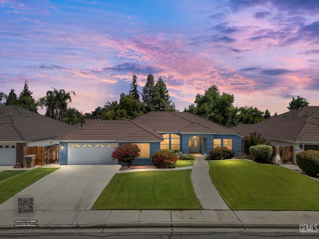 Photo of 10010 Mountaingate Lane, Bakersfield, CA 93311 (MLS # 202605763)