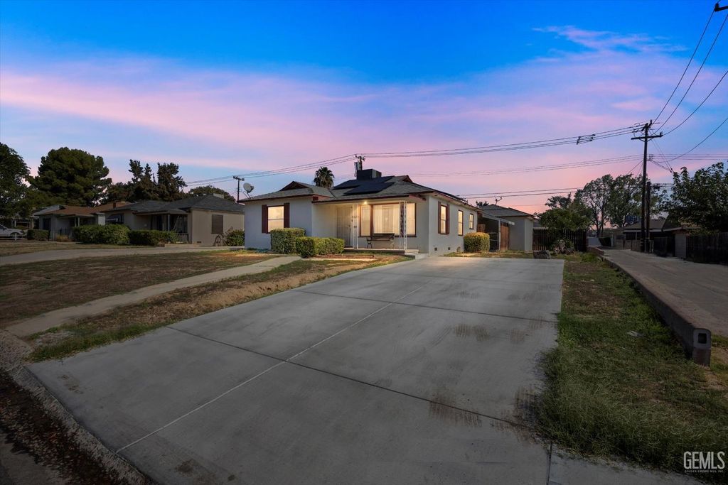 Photo of 2700 Charleston Drive, Bakersfield, CA 93308 (MLS # 202600440)