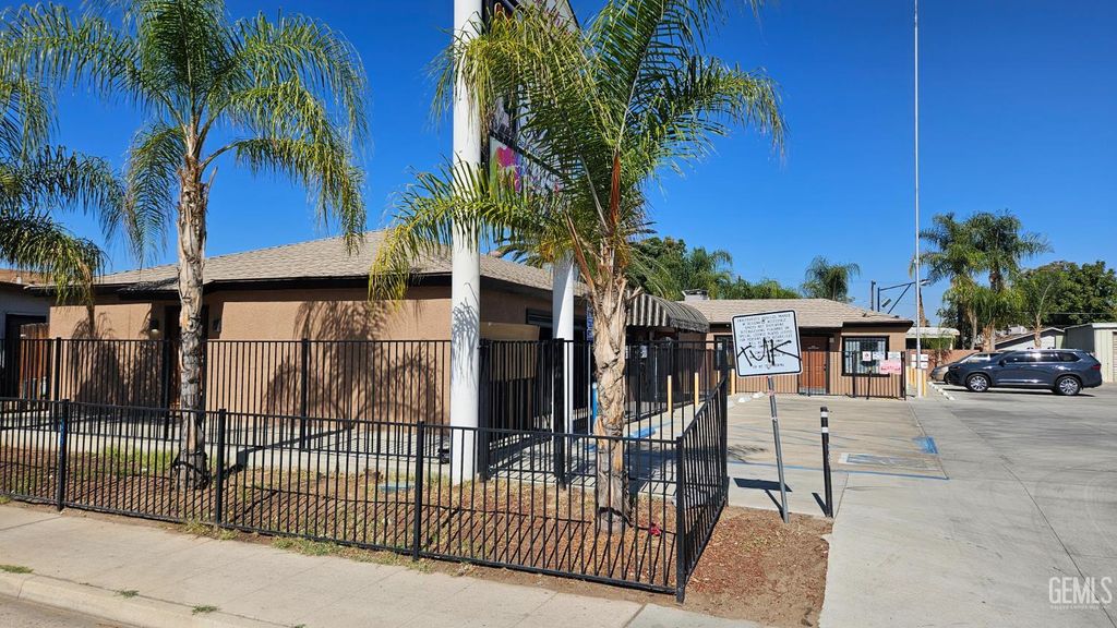 Photo of 306 Roberts Lane, Bakersfield, CA 93308 (MLS # 202600954)