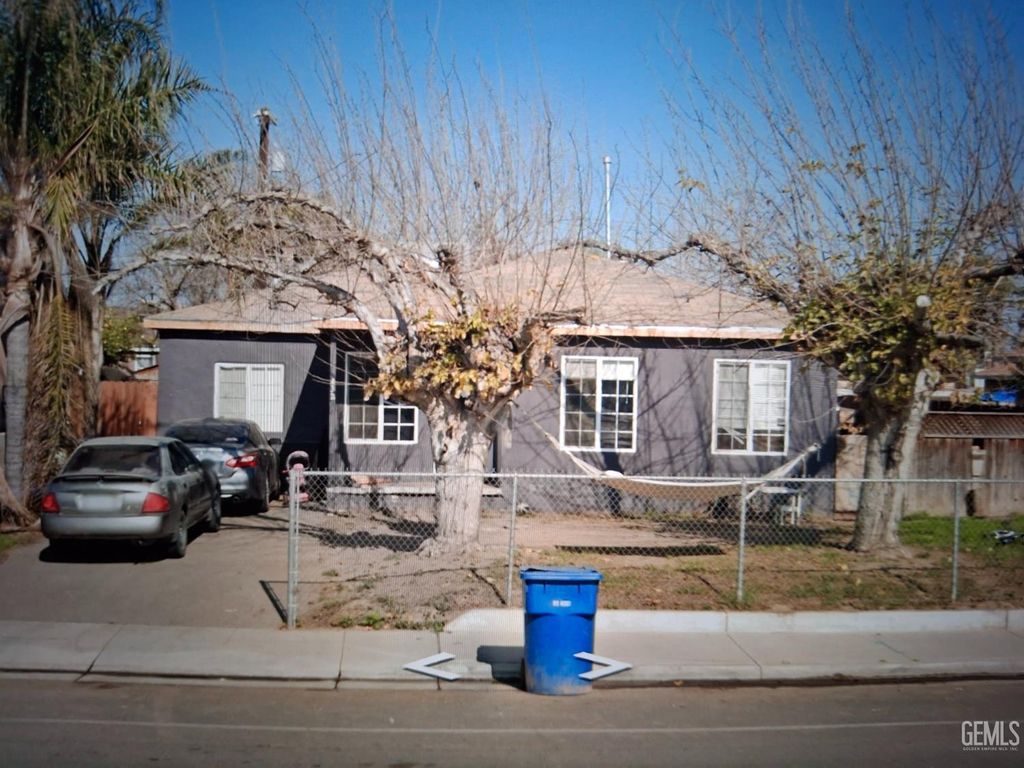 Photo of 432 E Fairview Road, Bakersfield, CA 93307 (MLS # 202607754)