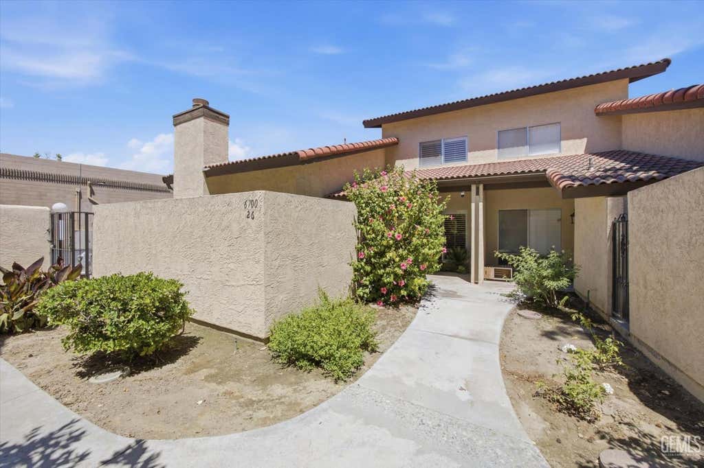 Photo of 6700 Nottingham Lane #26, Bakersfield, CA 93309 (MLS # 202607546)