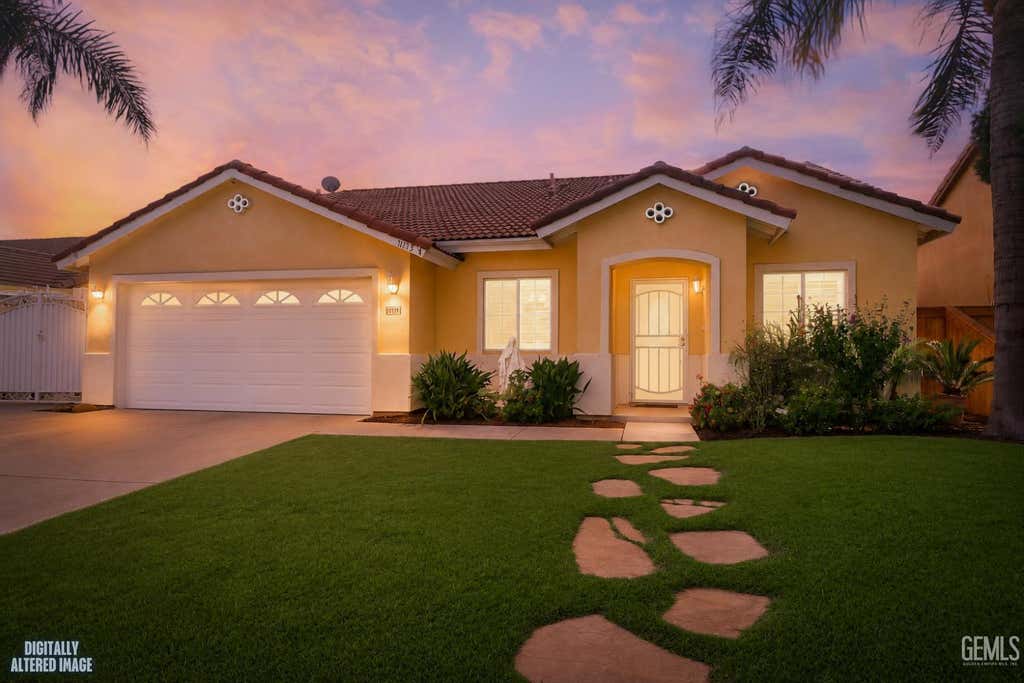 Photo of 11713 Mantova Avenue, Bakersfield, CA 93312 (MLS # 202607931)