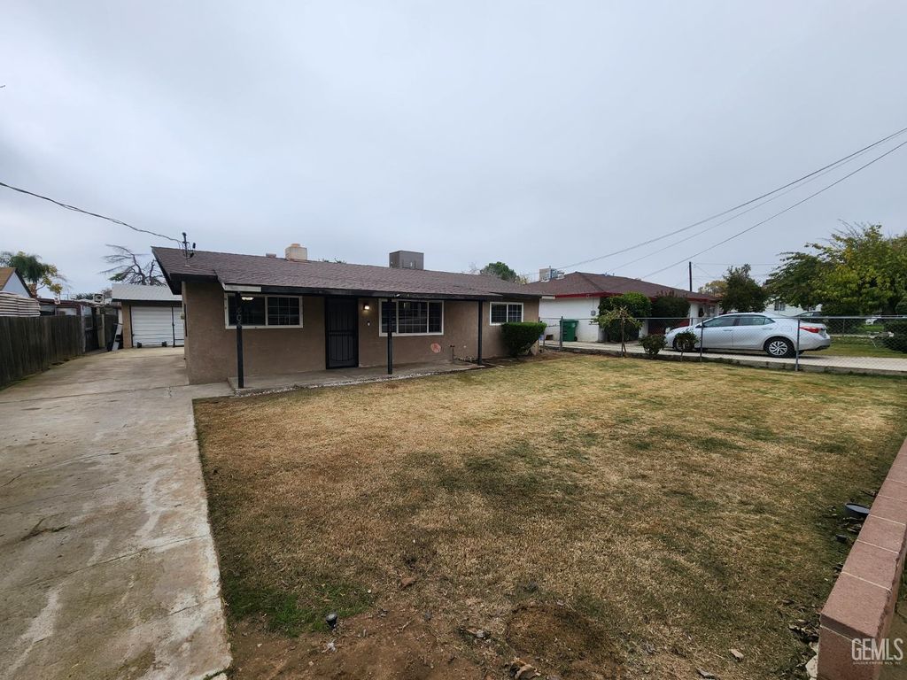 Photo of 404 Hill Street, Bakersfield, CA 93306 (MLS # 202513746)