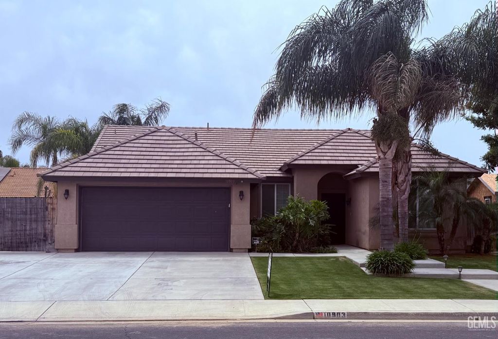 Photo of 10903 Corbett Canyon Drive, Bakersfield, CA 93312 (MLS # 202604523)