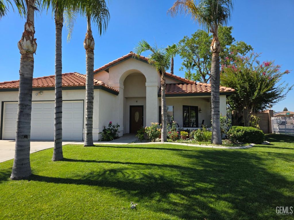 Photo of 5617 Summer Cypress Drive, Bakersfield, CA 93313 (MLS # 202606443)