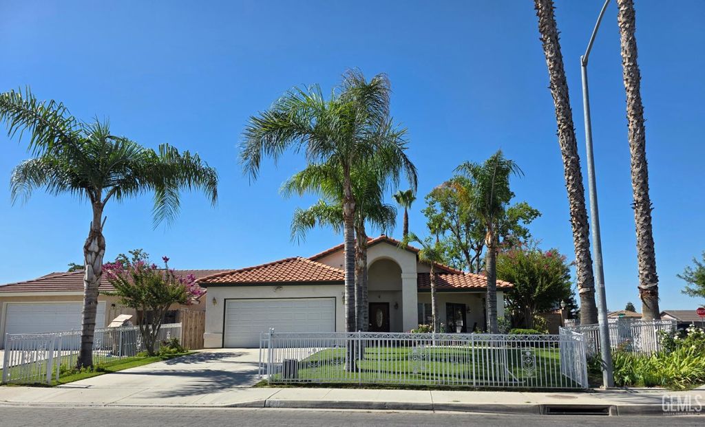 Photo of 5617 Summer Cypress Drive, Bakersfield, CA 93313 (MLS # 202606443)