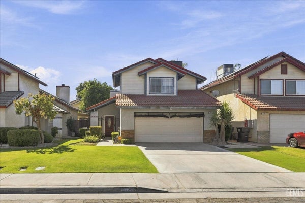 8205 BIRCH ST, BAKERSFIELD, CA 93311 - Image b064fe5e7d95c3f4a1c488d8a77dd0cb/1953717394