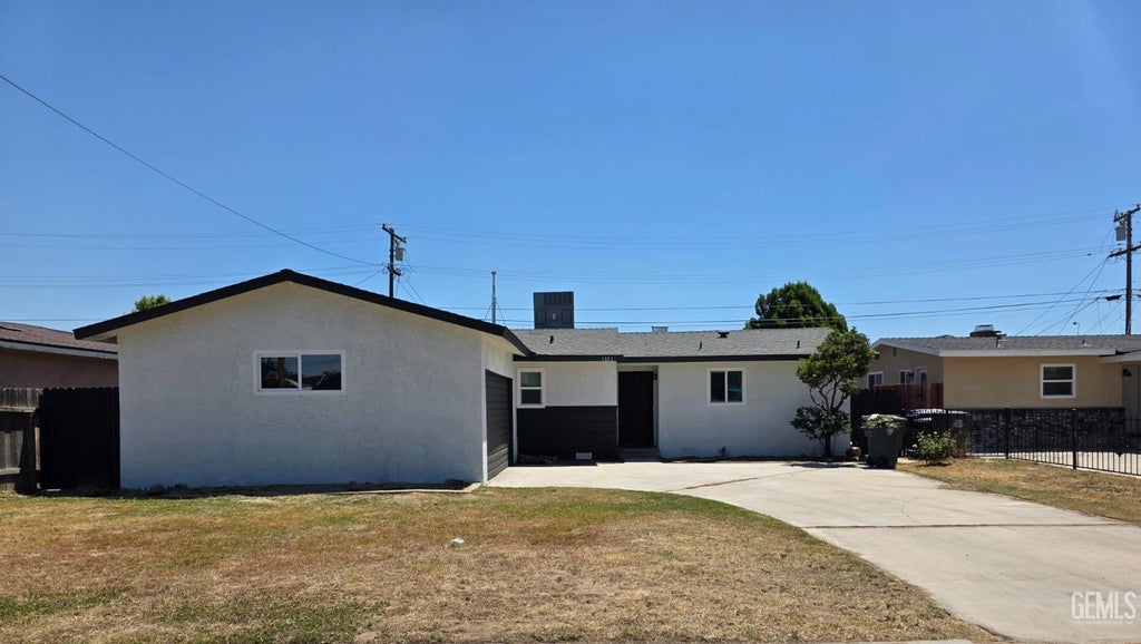 Photo of 1321 Carson Avenue, Bakersfield, CA 93304 (MLS # 202605138)