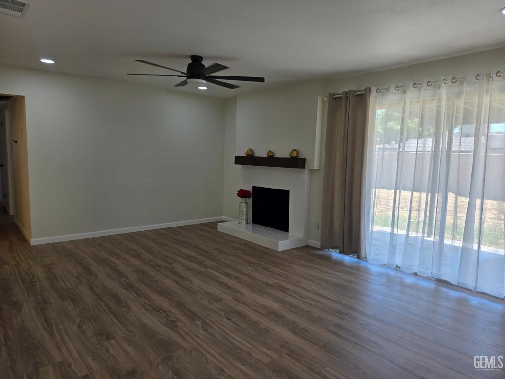 Photo of 1321 Carson Avenue, Bakersfield, CA 93304 (MLS # 202605138)