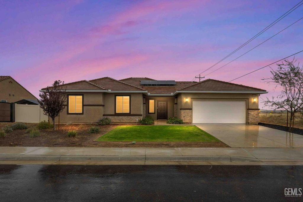 Photo of 4825 Shelby Lynn Avenue, Bakersfield, CA 93306 (MLS # 202512811)