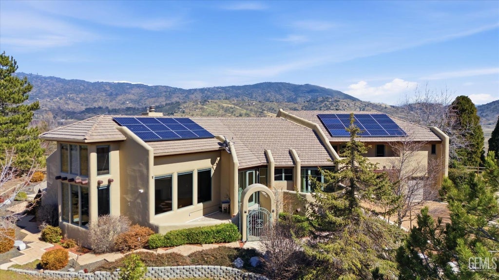 Photo of 28221 Cumberland Road, Tehachapi, CA 93561 (MLS # 202607188)