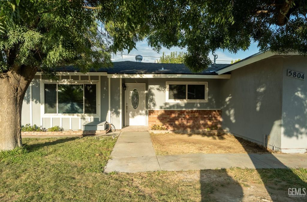 Photo of 5804 Chandler Way, Bakersfield, CA 93307 (MLS # 202607844)
