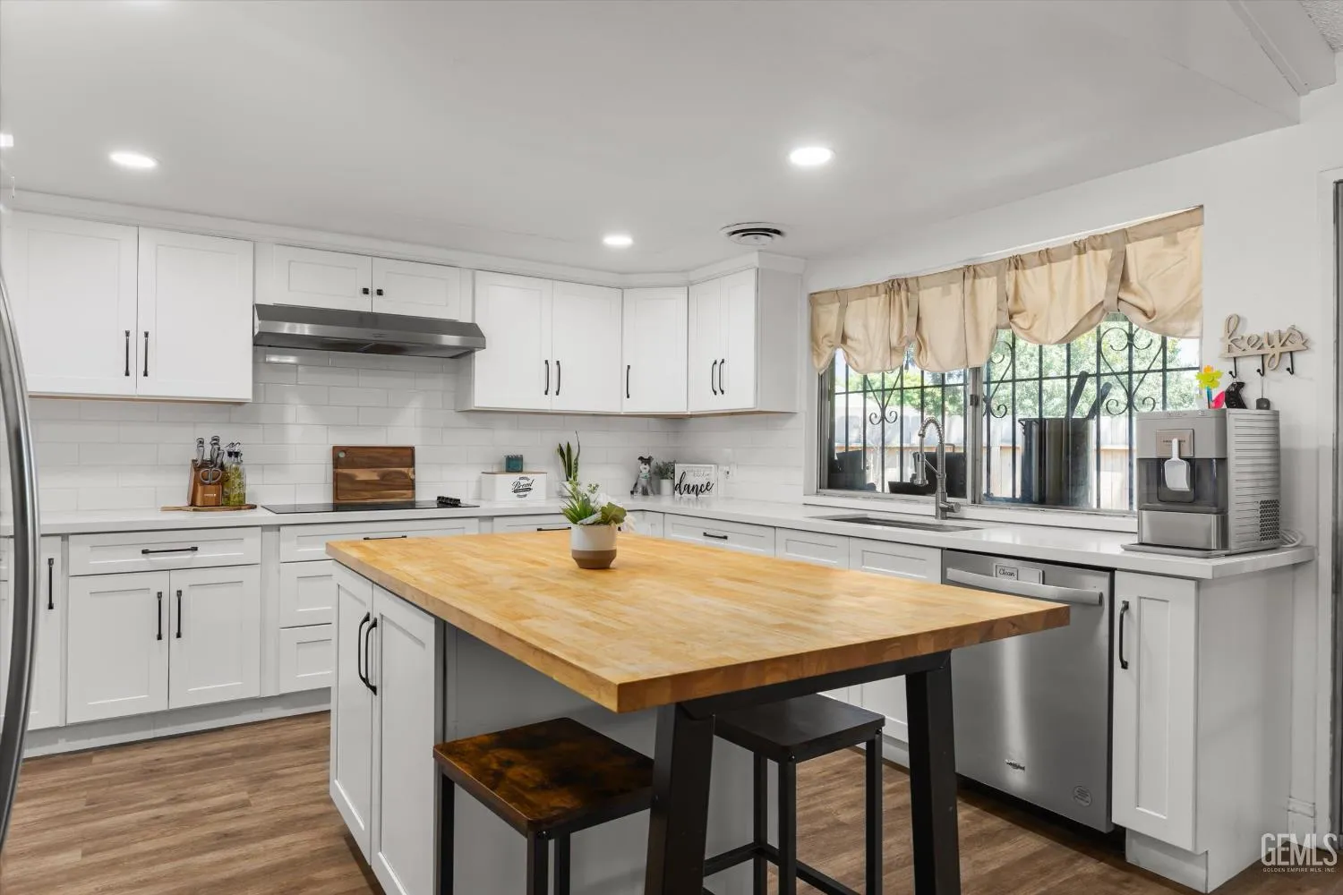 Bakersfield, California 93309, United States, 3 Bedrooms Bedrooms, ,2 BathroomsBathrooms,Residential,Active,208507