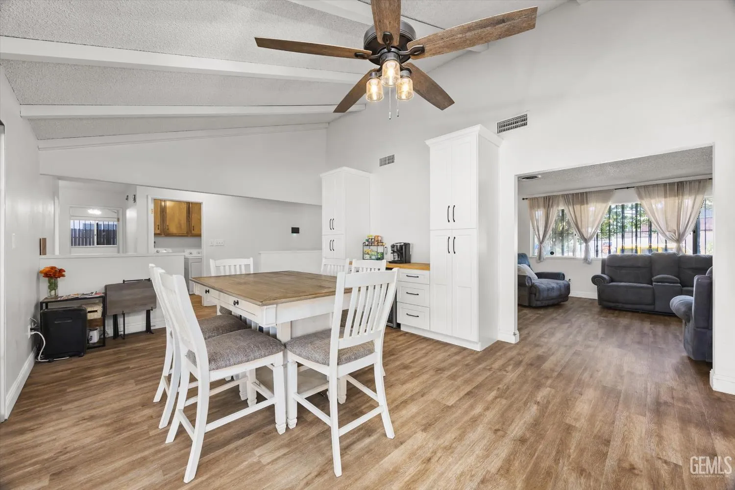 Bakersfield, California 93309, United States, 3 Bedrooms Bedrooms, ,2 BathroomsBathrooms,Residential,Active,208507