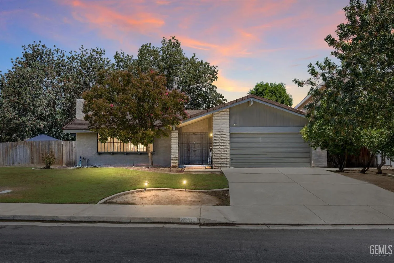 Bakersfield, California 93309, United States, 3 Bedrooms Bedrooms, ,2 BathroomsBathrooms,Residential,Active,208507