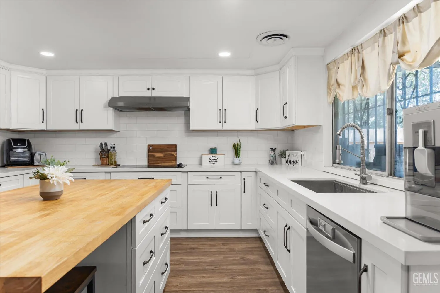 Bakersfield, California 93309, United States, 3 Bedrooms Bedrooms, ,2 BathroomsBathrooms,Residential,Active,208507