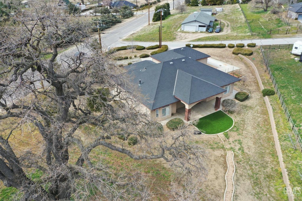 Photo of 23780 Coyote Court, Tehachapi, CA 93561 (MLS # 202606307)