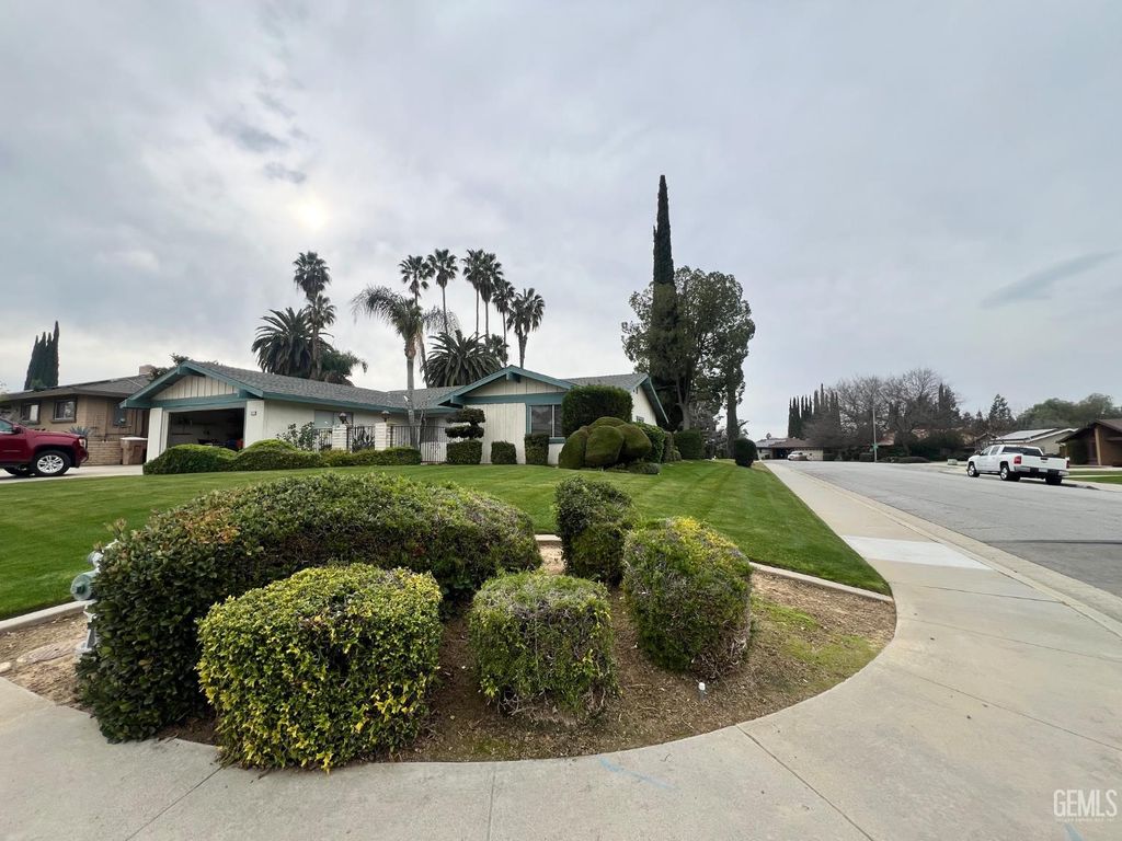 Photo of 3212 Sunview Drive, Bakersfield, CA 93306 (MLS # 202600793)