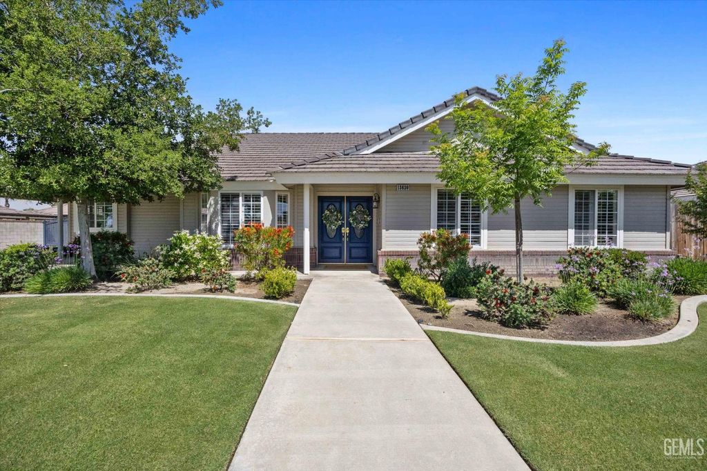 Photo of 13620 Table Rock Avenue, Bakersfield, CA 93314 (MLS # 202604038)