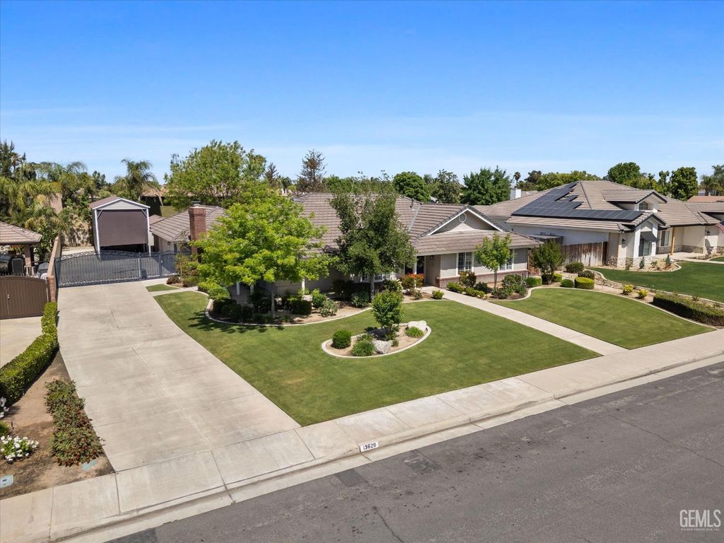 Photo of 13620 Table Rock Avenue, Bakersfield, CA 93314 (MLS # 202604038)