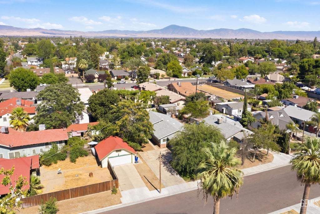 Photo of 524 B Street, Bakersfield, CA 93304 (MLS # 202607346)