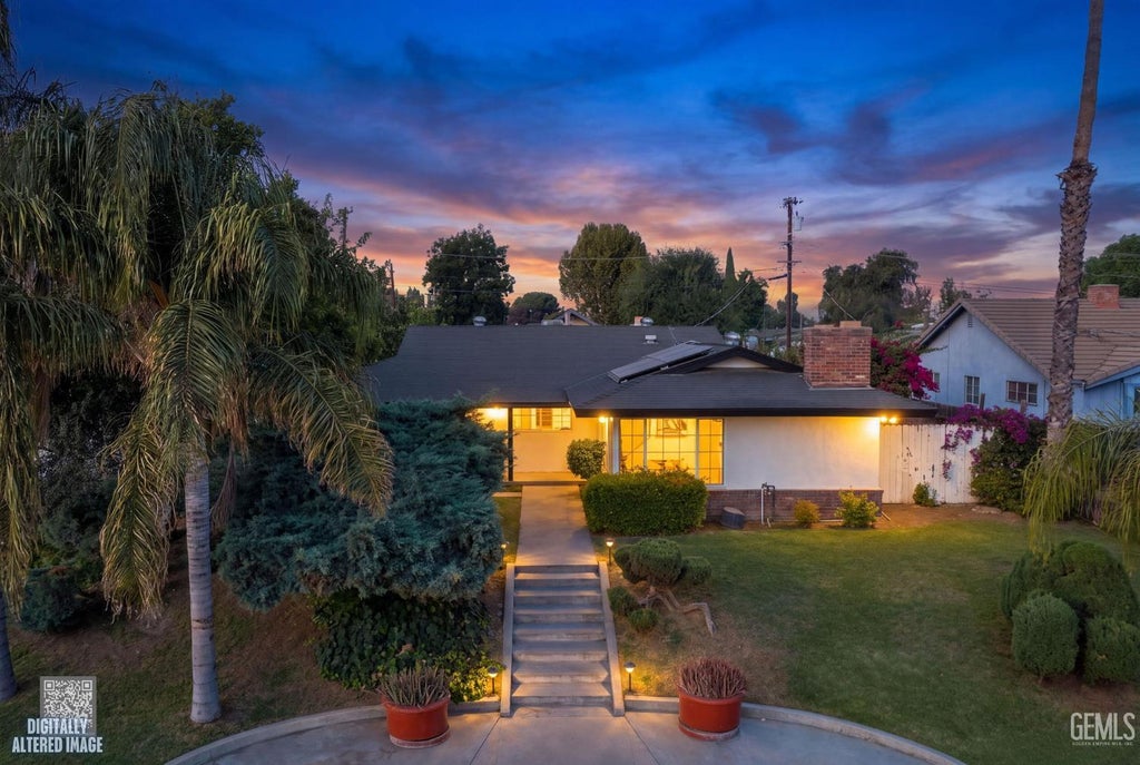 Photo of 421 Brookhaven Drive, Bakersfield, CA 93304 (MLS # 202610361)