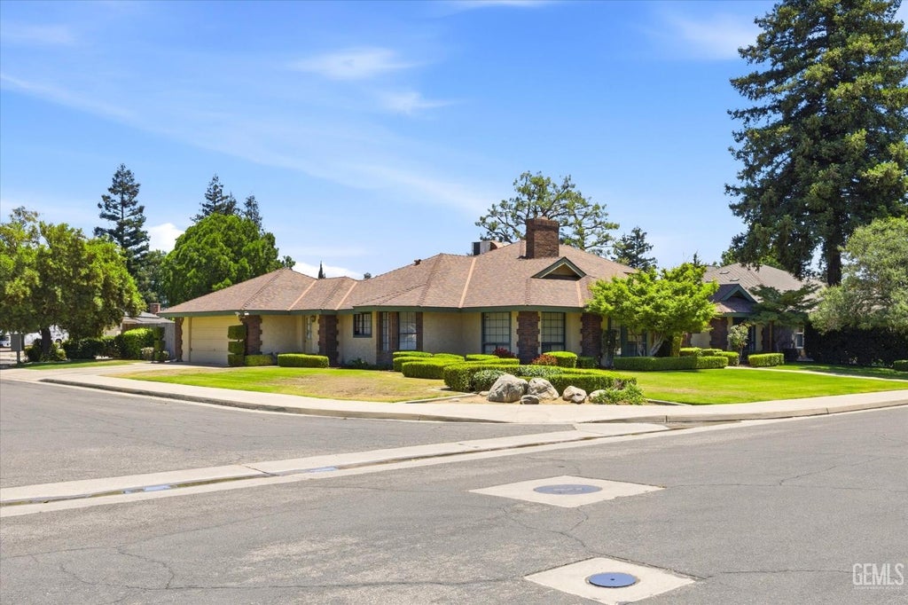 Photo of 5118 Cimarron Street, Bakersfield, CA 93308 (MLS # 202605836)