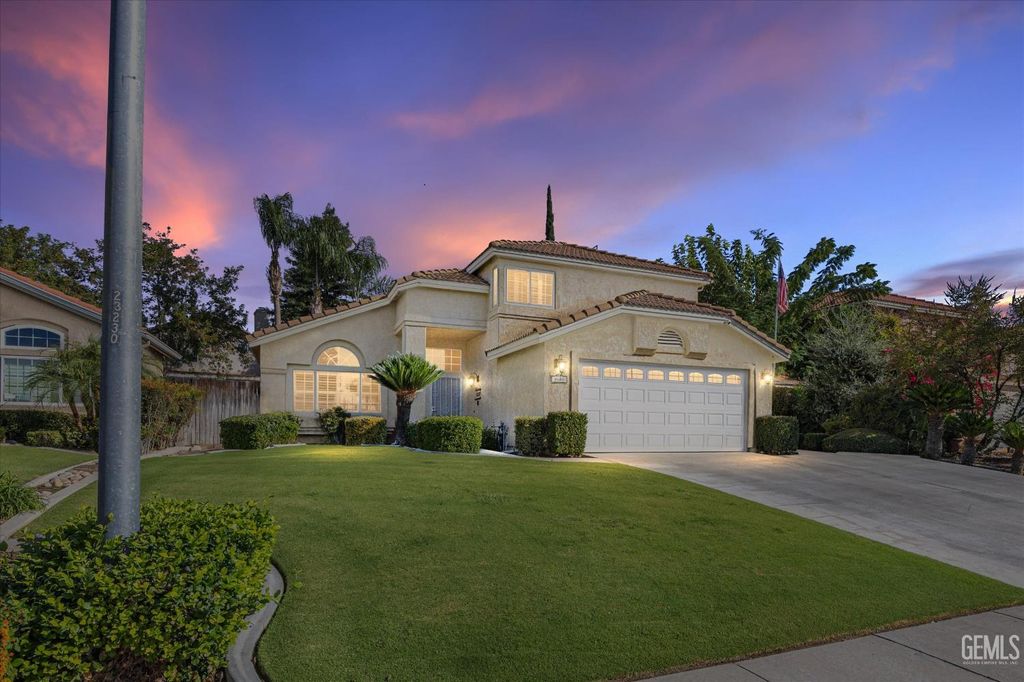 Photo of 8604 Fox Run Drive, Bakersfield, CA 93312 (MLS # 202511284)