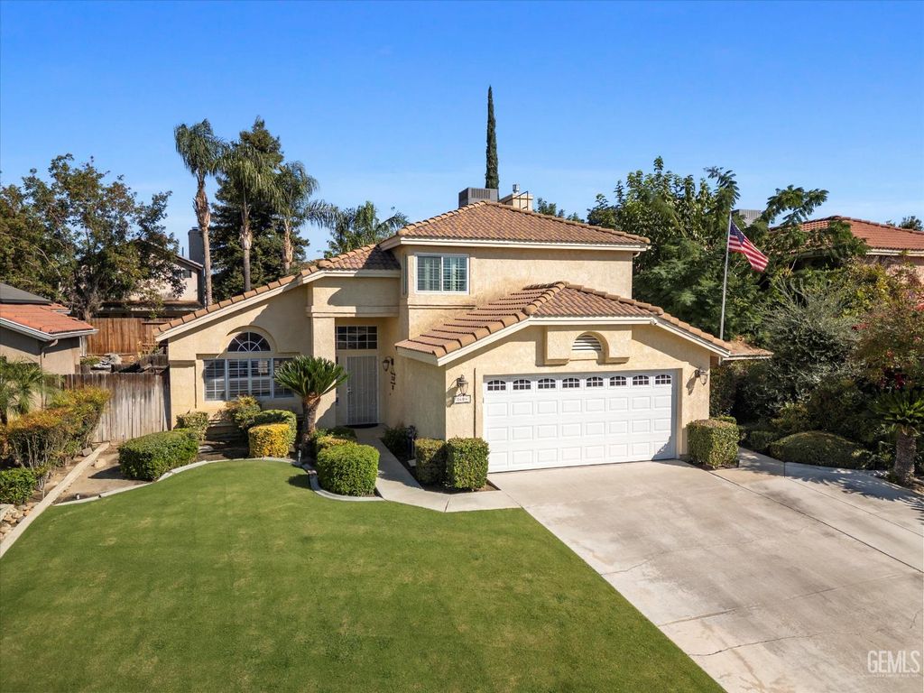 Photo of 8604 Fox Run Drive, Bakersfield, CA 93312 (MLS # 202511284)