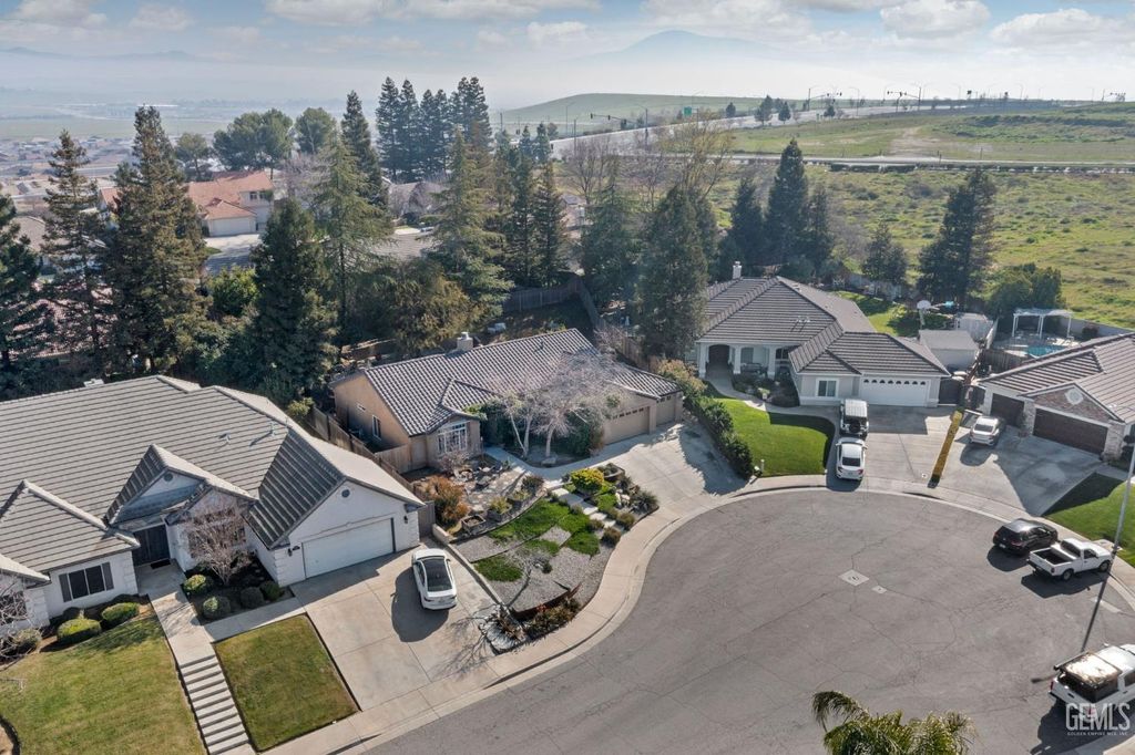 Photo of 5109 Ursa Court, Bakersfield, CA 93306 (MLS # 202601064)