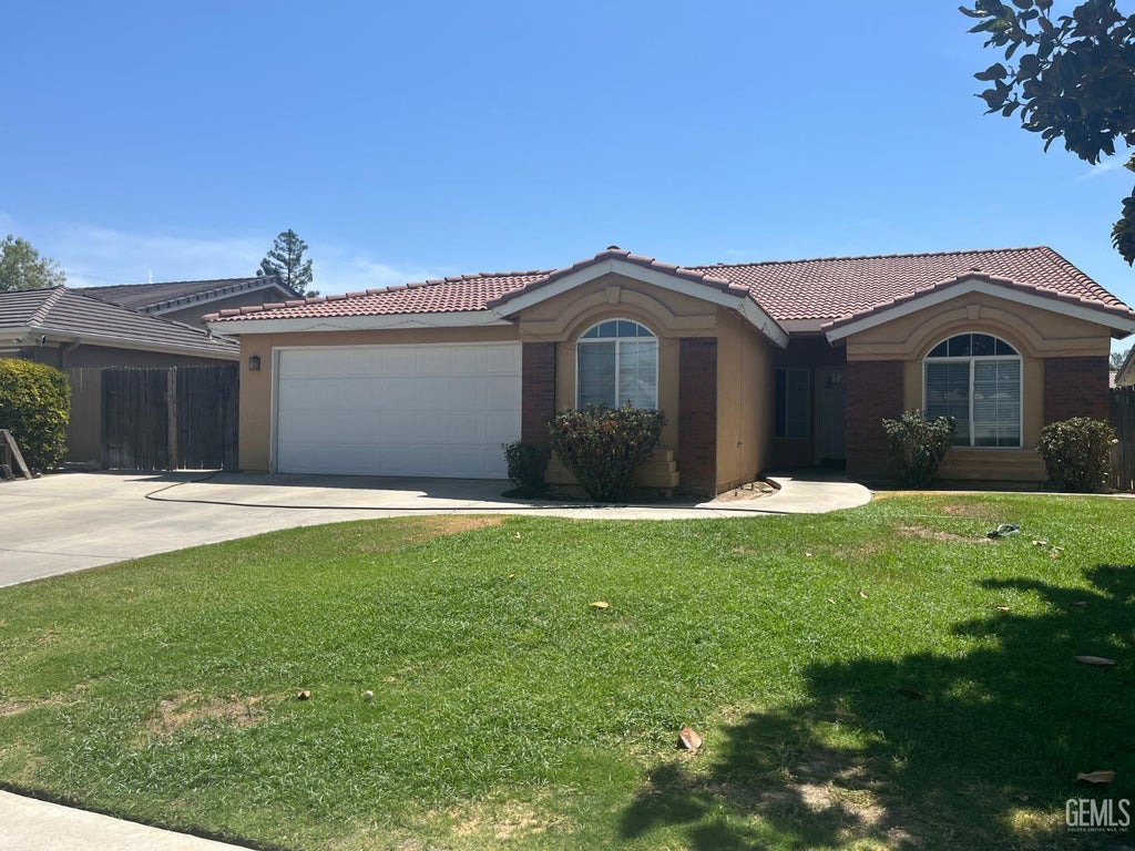 Photo of 5405 Glacier Springs Drive, Bakersfield, CA 93313 (MLS # 202609760)