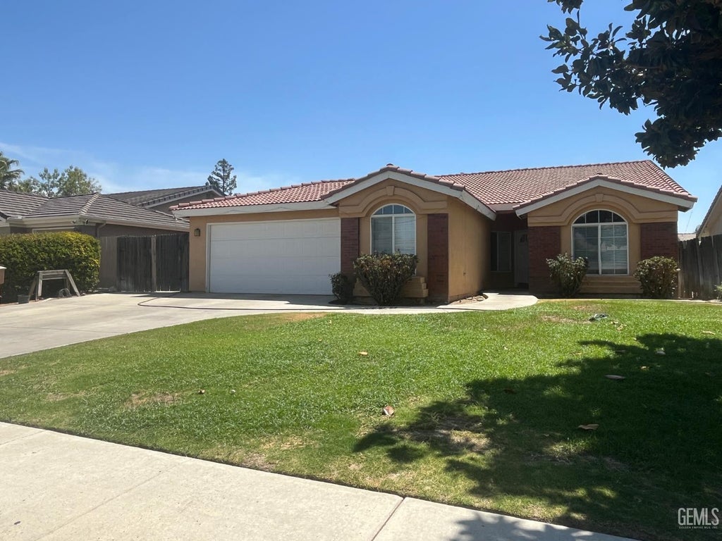 Photo of 5405 Glacier Springs Drive, Bakersfield, CA 93313 (MLS # 202609760)