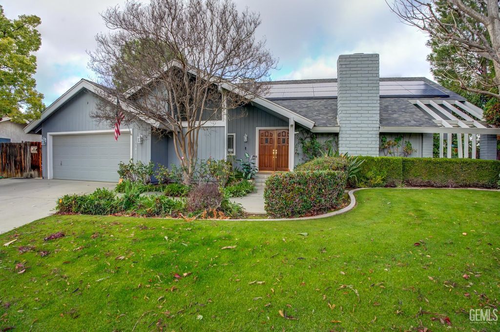 Photo of 1501 Westbourne Way, Bakersfield, CA 93309 (MLS # 202600752)