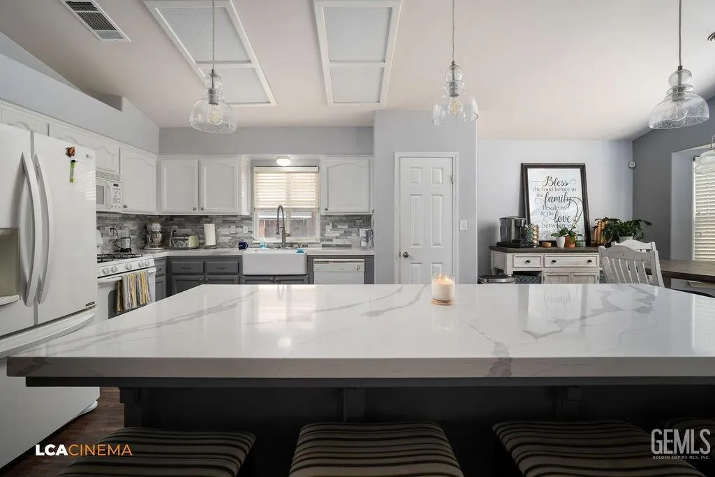 Bakersfield, California 93312, United States, 4 Bedrooms Bedrooms, ,3 BathroomsBathrooms,Residential,Active,88022