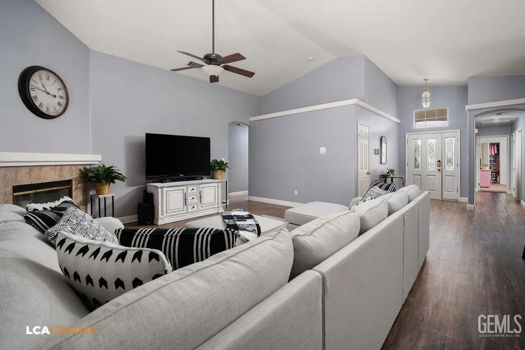 Bakersfield, California 93312, United States, 4 Bedrooms Bedrooms, ,3 BathroomsBathrooms,Residential,Active,88022