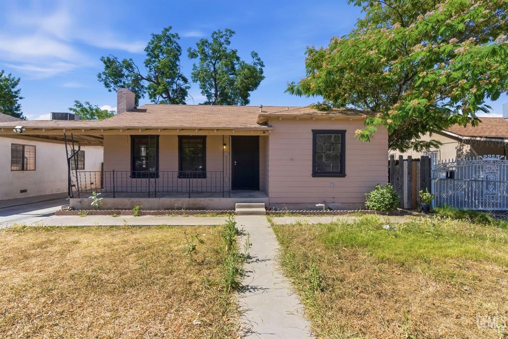 Photo of 2225 Quincy Drive, Bakersfield, CA 93306 (MLS # 202605545)