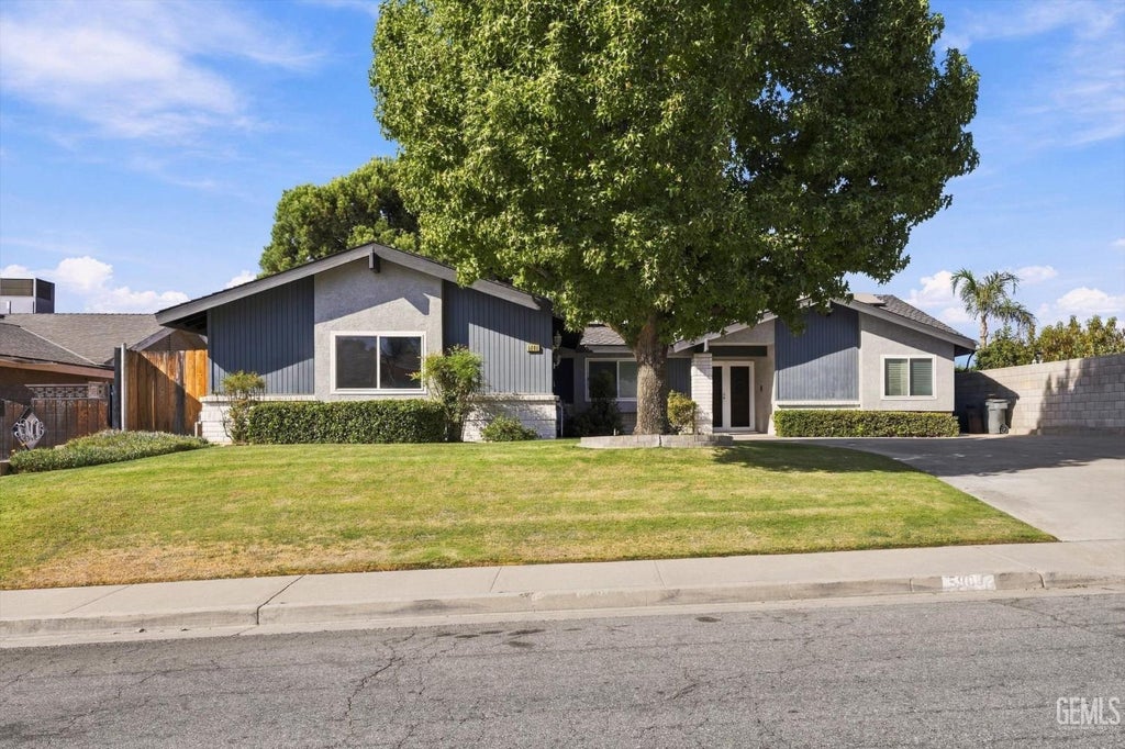 Photo of 5900 Dorset Drive, Bakersfield, CA 93306 (MLS # 202610315)