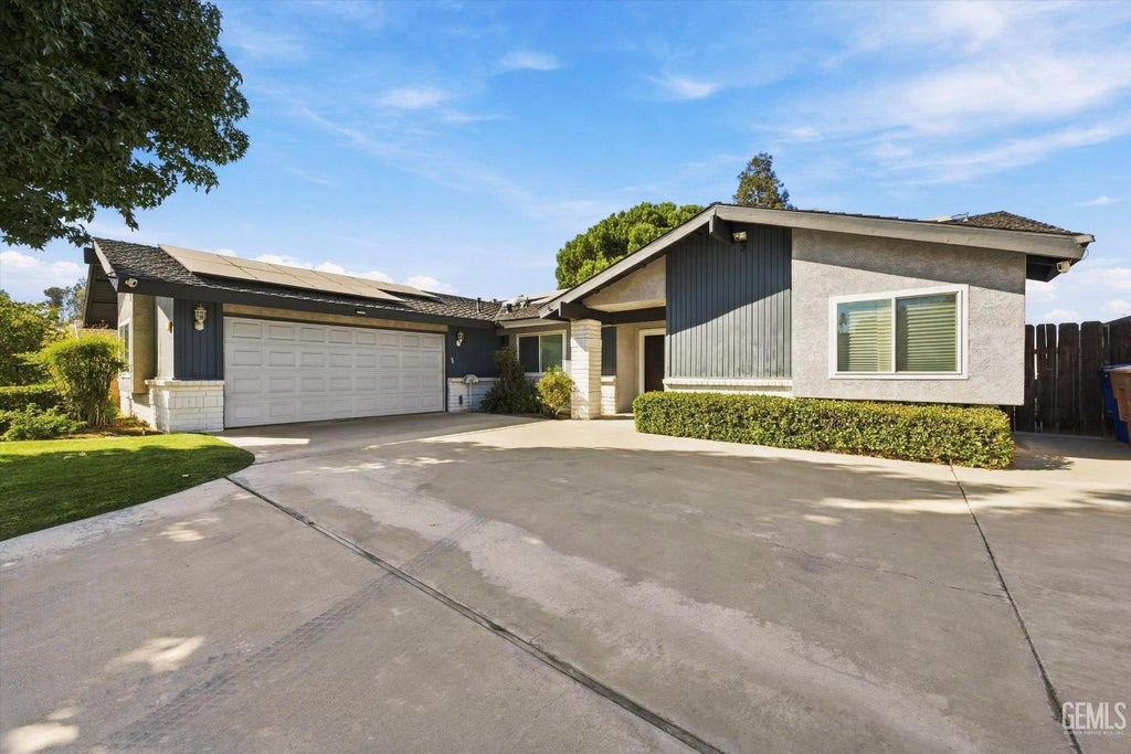Photo of 5900 Dorset Drive, Bakersfield, CA 93306 (MLS # 202610315)