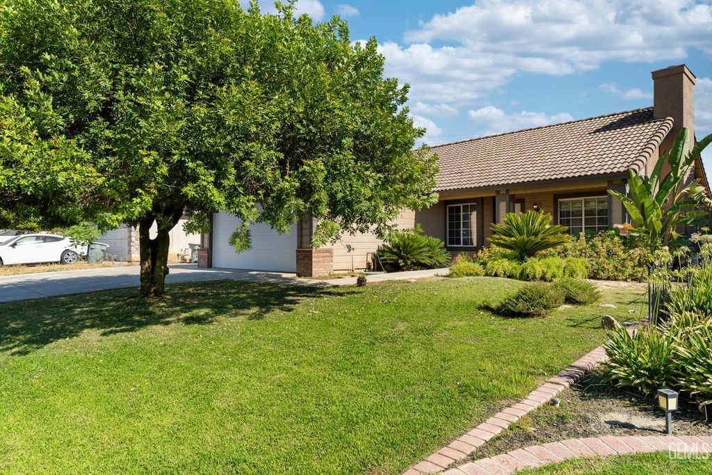 Photo of 11805 Hannah Denise Avenue, Bakersfield, CA 93312 (MLS # 202510934)