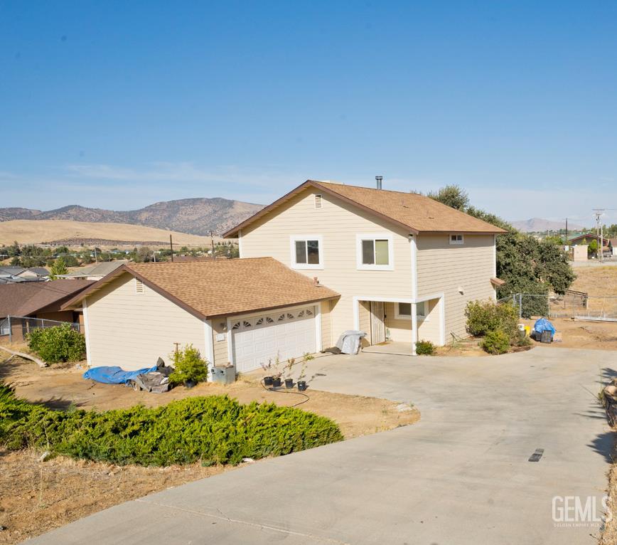 Photo of 21540 Westwood Boulevard, Tehachapi, CA 93561 (MLS # 202610014)