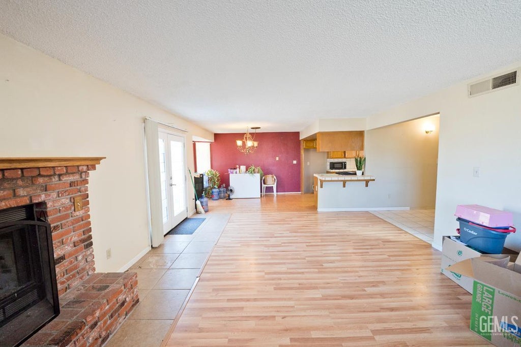 Photo of 21540 Westwood Boulevard, Tehachapi, CA 93561 (MLS # 202610014)