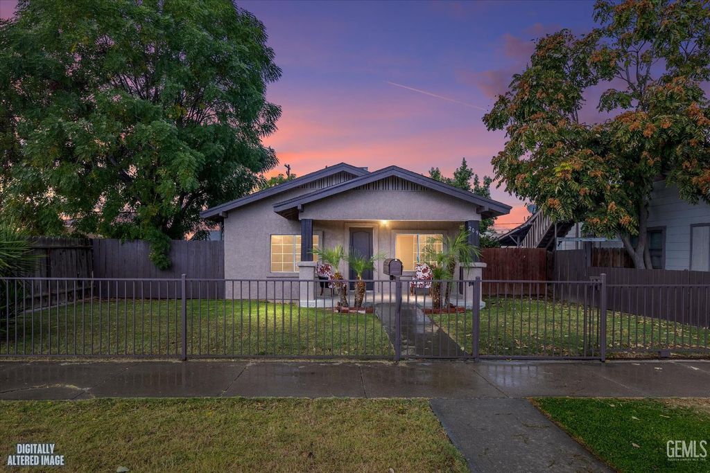 Photo of 209 Pacific Avenue, Shafter, CA 93263 (MLS # 202603884)