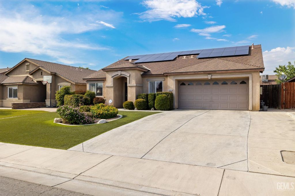 Photo of 2422 Basque Hills Drive, Bakersfield, CA 93313 (MLS # 202510686)