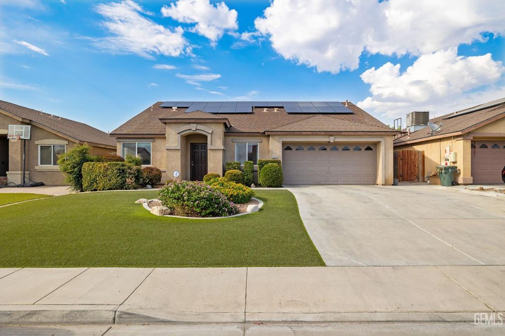 Photo of 2422 Basque Hills Drive, Bakersfield, CA 93313 (MLS # 202510686)