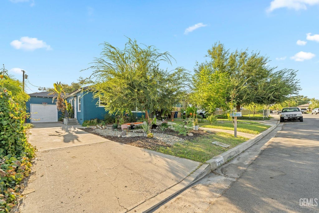 Photo of 2325 Barnett Street, Bakersfield, CA 93308 (MLS # 202609219)