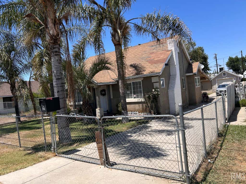 Photo of 1014 30th Street, Bakersfield, CA 93301 (MLS # 202605609)